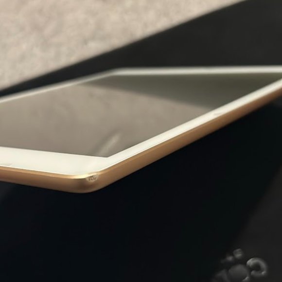 iPad 7th Generation 32GB - Rose Gold - Picture 9 of 9